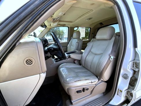 Used 2005 Chevrolet Avalanche Z71 w/ Sun And Sound Package AWD/4WD image 10