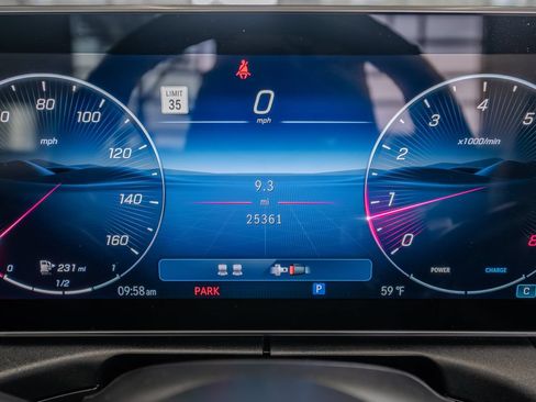 Used 2025 Mercedes-Benz CLE 300 4MATIC Cabriolet image 9