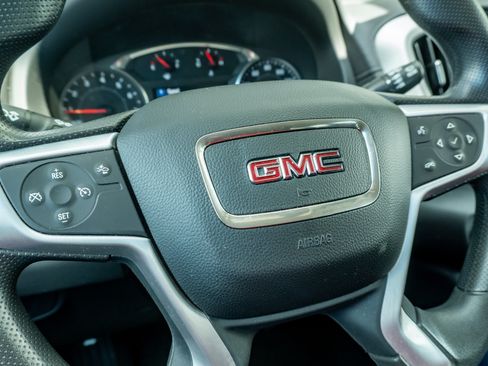 Used 2024 GMC Terrain SLE w/ Driver Convenience Package FWD image 30