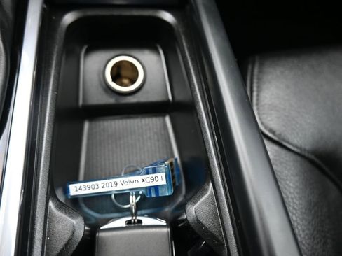 Used 2019 Volvo XC90 T6 Momentum w/ Protection Package Premier image 17