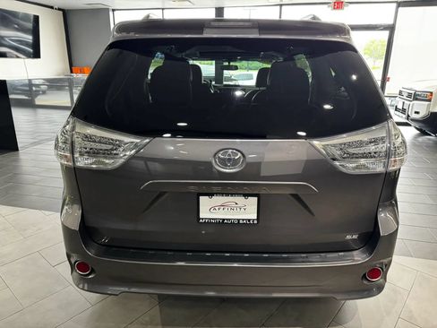 Used 2013 Toyota Sienna SE FWD image 4