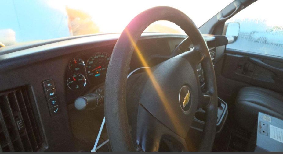 Used 2015 Chevrolet Express 2500 RWD image 7