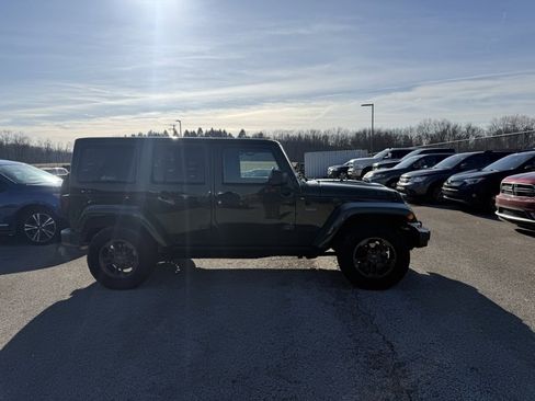 Used 2016 Jeep Wrangler Unlimited Sahara image 5