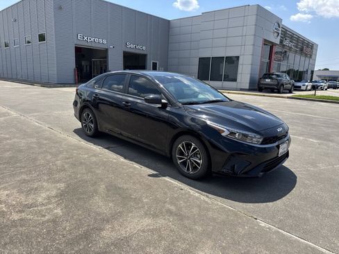 Certified 2023 Kia Forte LXS FWD image 8