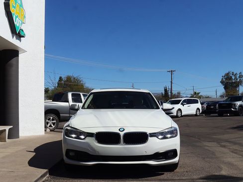 Used 2017 BMW 320i Sedan image 16