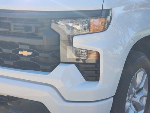 Used 2023 Chevrolet Silverado 1500 Custom image 17