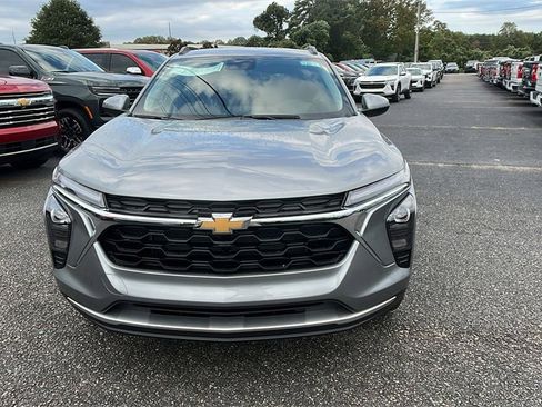 New 2026 Chevrolet Trax LT w/ Driver Confidence Package image 2
