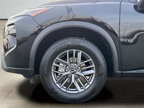 Used 2024 Nissan Rogue S image 32