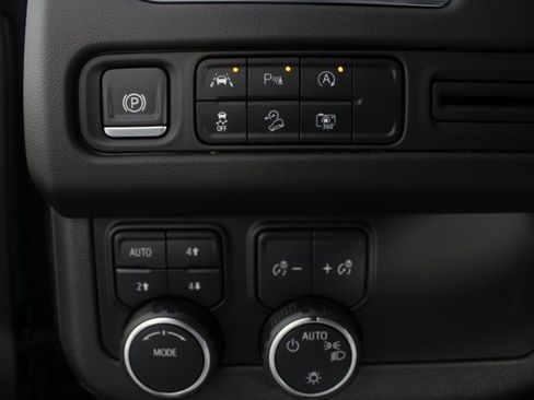 Used 2023 Chevrolet Tahoe Z71 w/ Luxury Package image 9