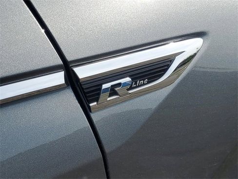 Used 2021 Volkswagen Tiguan SEL Premium R-Line image 6
