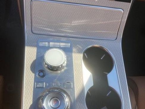 Used 2025 Genesis GV80 2.5T Prestige image 15