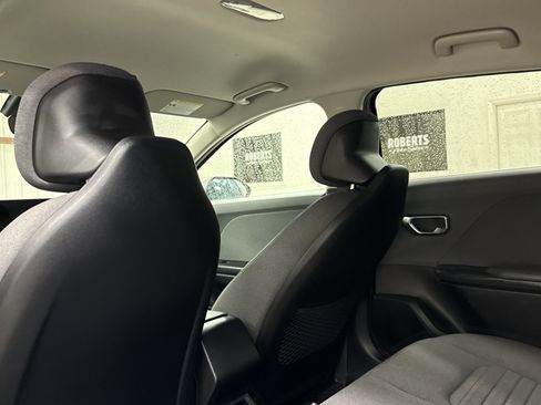 Used 2025 Kia K4 EX image 17