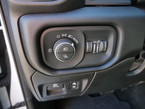 Used 2022 RAM 1500 Laramie AWD/4WD image 25