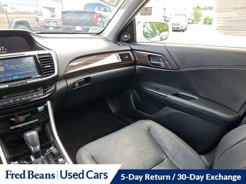 Used 2017 Honda Accord Touring image 17