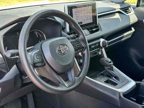 Used 2025 Toyota RAV4 XLE FWD image 12