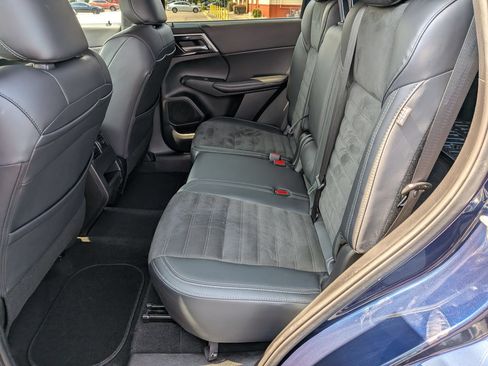 Used 2024 Mitsubishi Outlander SE Black Edition FWD image 30