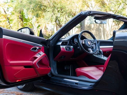 Used 2018 Porsche 911 Carrera 4S image 4