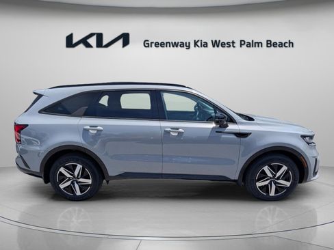 Used 2023 Kia Sorento EX w/ Panoramic Sunroof Package FWD image 8