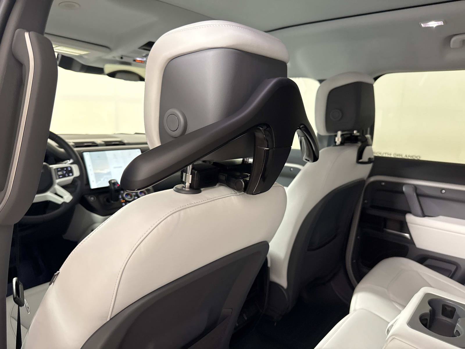 New 2026 Land Rover Defender 110 X-Dynamic SE AWD/4WD image 16
