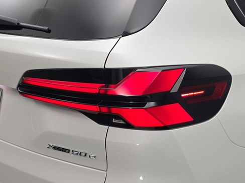 New 2026 BMW X5 xDrive50e w/ M Sport Package AWD/4WD image 33