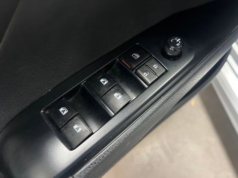 Used 2018 Toyota Camry SE FWD image 14