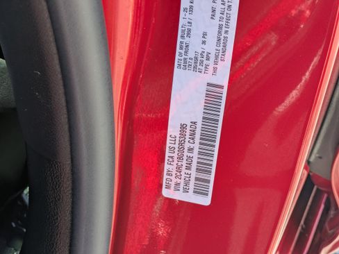 Used 2025 Chrysler Pacifica Select image 32