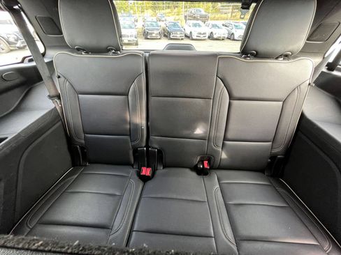 Used 2024 GMC Yukon SLT RWD image 31