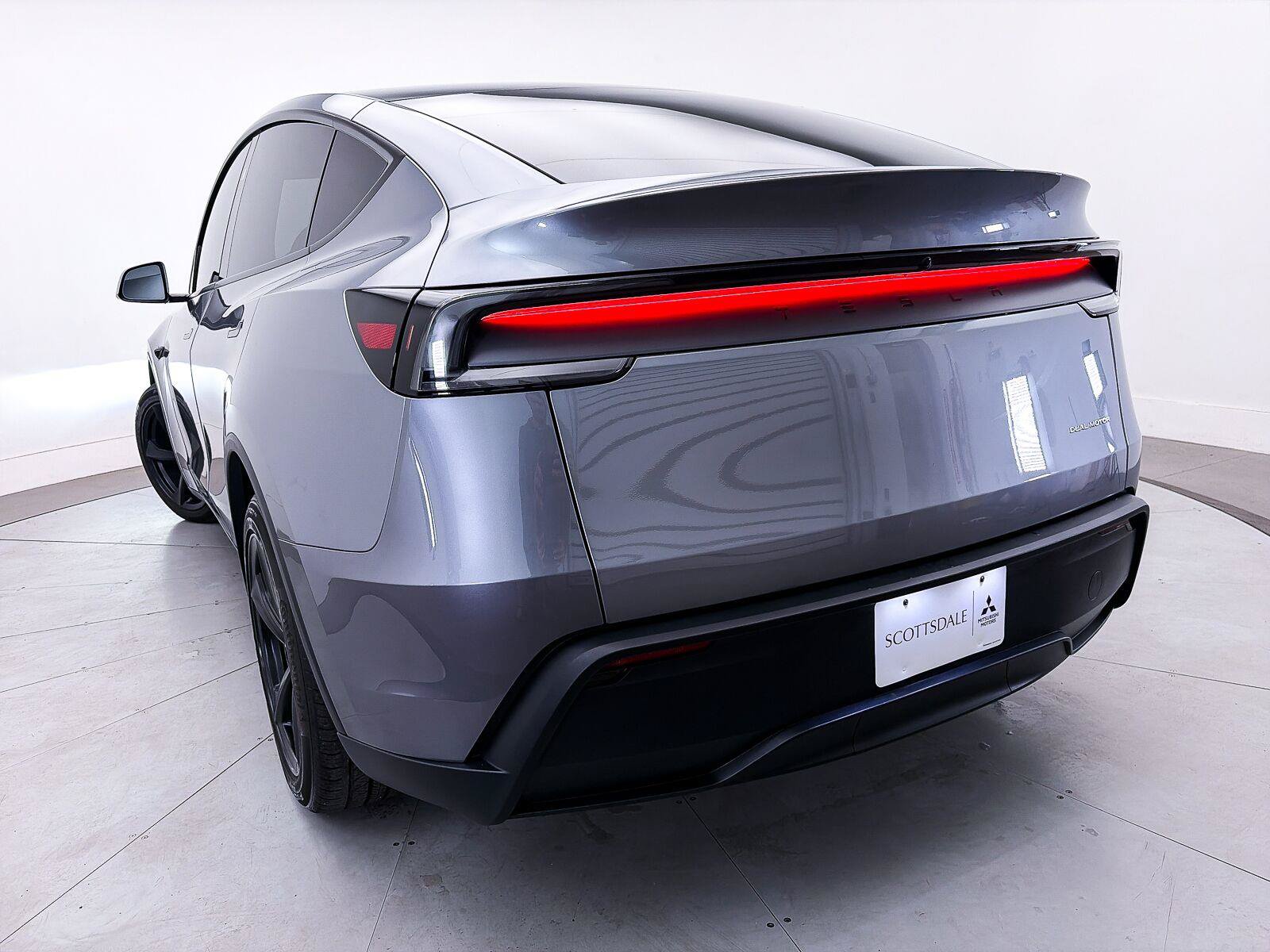 Used 2026 Tesla Model Y AWD image 9