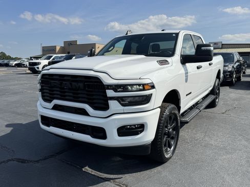 Used 2025 RAM 2500 Big Horn AWD/4WD image 2