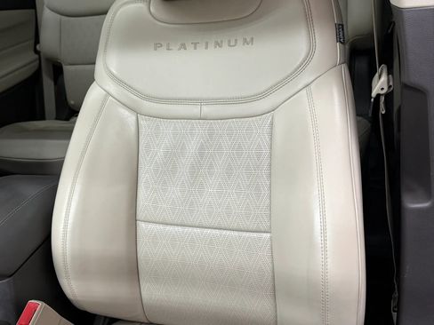 Used 2020 Ford Explorer Platinum w/ Premium Technology Package image 30