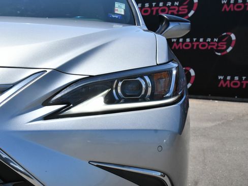 Used 2023 Lexus ES 300h w/ Premium Package FWD image 11