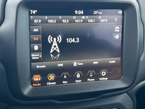 Used 2023 Jeep Renegade Latitude image 18