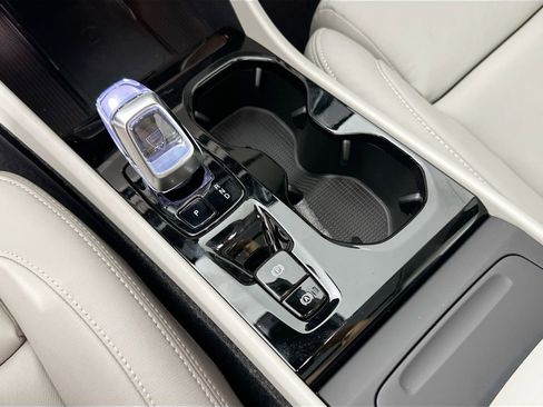 New 2026 Volvo XC40 B5 Ultra AWD/4WD image 16