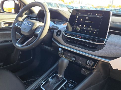 New 2026 Jeep Compass Latitude image 8