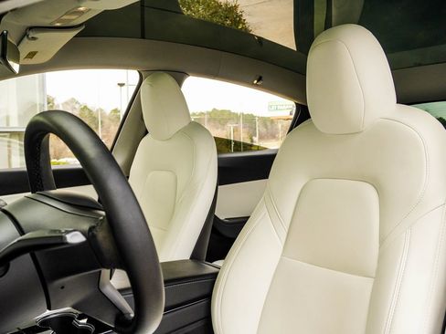 Used 2021 Tesla Model Y Long Range image 34