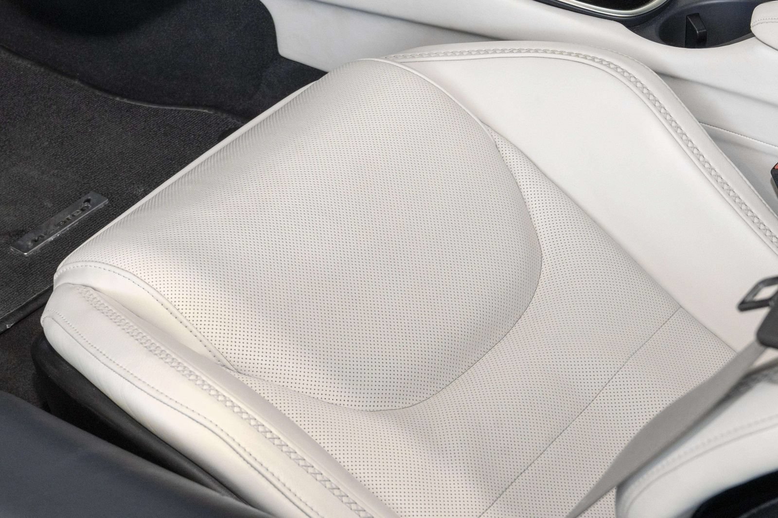 Used 2023 McLaren GT RWD image 33