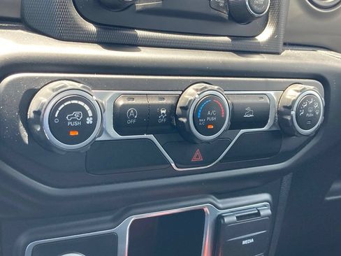 Used 2021 Jeep Wrangler Unlimited Sport AWD/4WD image 22
