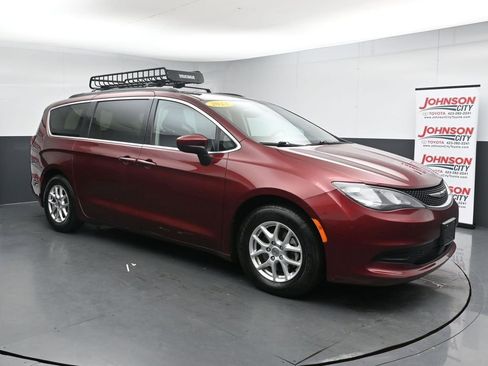 Used 2021 Chrysler Voyager Lxi FWD image 2
