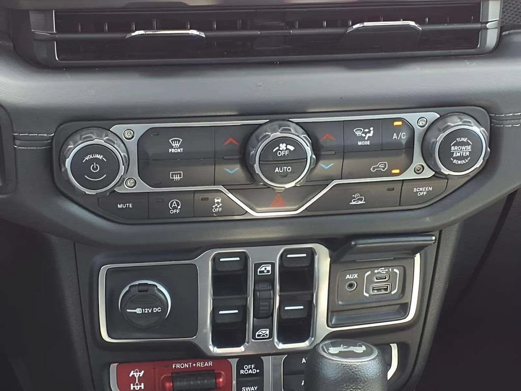 Used 2025 Jeep Wrangler Unlimited Rubicon AWD/4WD image 13