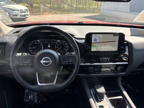 Used 2024 Nissan Pathfinder SL AWD/4WD image 22
