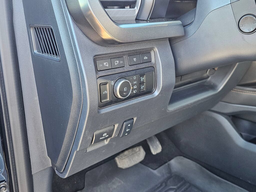 Used 2024 Ford F350 Platinum AWD/4WD image 21