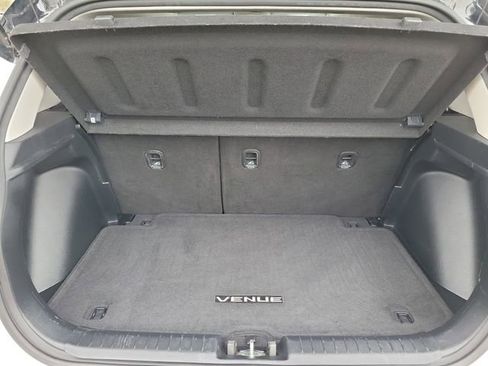 Used 2022 Hyundai Venue Limited w/ Cargo Package image 10