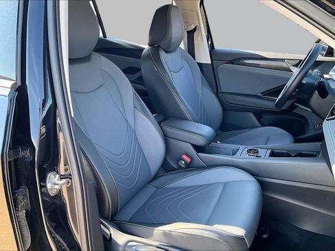 Used 2026 Volkswagen Tiguan SE AWD/4WD image 9