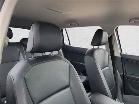 Used 2020 Volkswagen Tiguan SE image 15