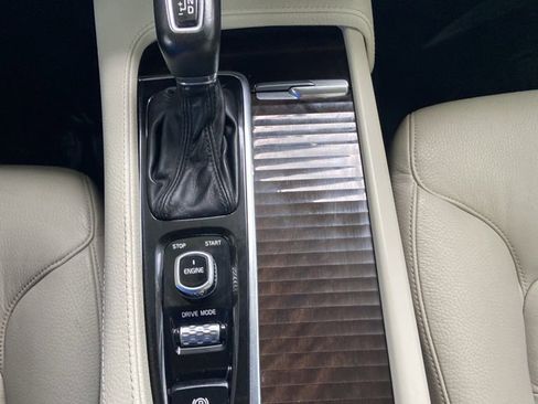 Used 2017 Volvo XC90 T6 Momentum w/ Vision Package AWD/4WD image 25