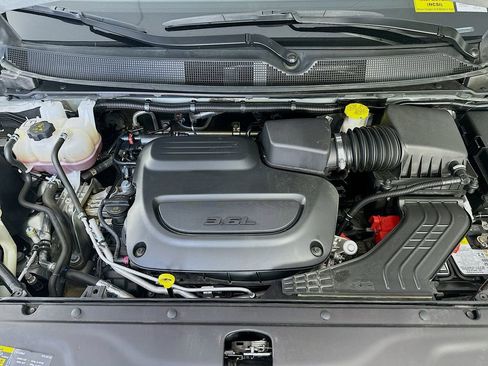 Used 2024 Chrysler Pacifica Touring-L image 31