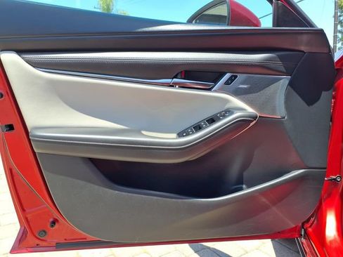 Used 2019 MAZDA MAZDA3 Hatchback w/ Preferred Package FWD image 21