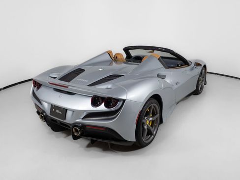 Used 2022 Ferrari F8 Tributo image 20