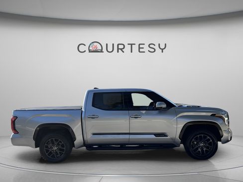 Used 2022 Toyota Tundra Platinum image 8
