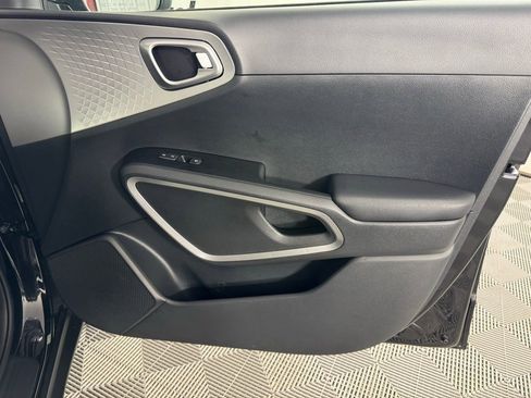 Used 2025 Kia Soul LX w/ LX Technology Package image 27